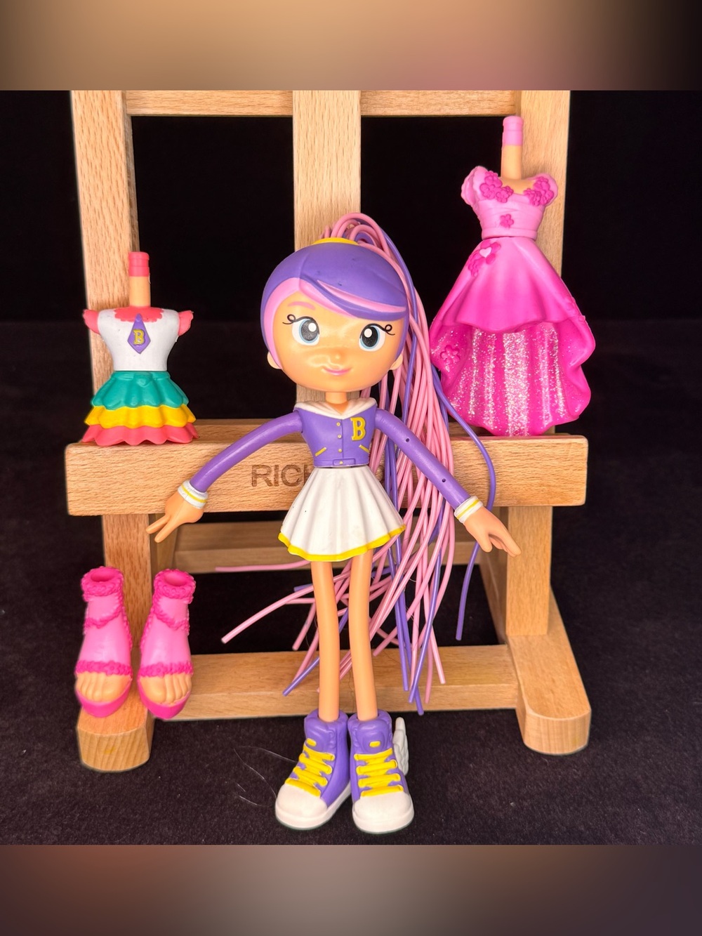 Betty Spaghetty School Pack – Winged Shoes, Gown & Cheer Outfits